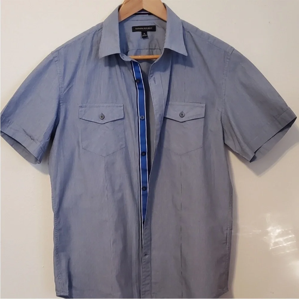 ⛱️Banana Republic - Short Sleeved Buttondown - M